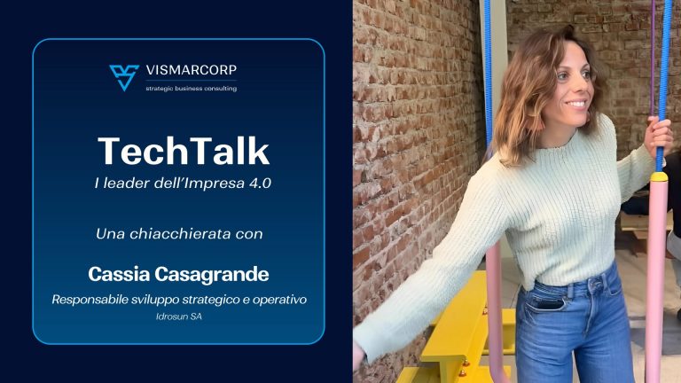 Cassia Casagrande. Innovazione applicata, cultura del benessere, impresa tecnologica nel settore impiantistico del wellness a 360 gradi. Dalla comunicazione e facilitazione strategica al supporto gestionale di Idrosun SA: il percorso di una professionista che ha saputo unire visione internazionale, competenze manageriali e capacità di innovazione. Nel contesto della trasformazione digitale che ridefinisce anche i settori più tradizionali, Cassia Casagrande ricopre il ruolo di Responsabile dello sviluppo operativo e strategico di Idrosun SA, azienda familiare svizzera attiva da oltre quarant’anni nella progettazione, realizzazione e manutenzione di impianti wellness e in ambiti affini, dal trattamento dell’acqua e dell’aria ai sistemi di riscaldamento, raffreddamento, domotica e ottimizzazione energetica. La carriera di Cassia si è sviluppata tra comunicazione strategica, facilitazione e leadership organizzativa in contesti diversi, per poi confluire nella realtà familiare di seconda generazione, attenta allo sviluppo e all’innovazione. Dopo gli studi in relazioni internazionali e gestione d’impresa tra Ginevra, Barcellona e Friburgo, ha guidato progetti di comunicazione e posizionamento per la Camera di Commercio, dell’Industria e dell’Artigianato del Canton Ticino e coordinato lo sviluppo di nuove aree di business per BAK Economics AG, con un focus su iniziative rivolte alla Svizzera latina. Dal 2024 è parte del management di Idrosun SA, realtà che ha saputo evolversi da azienda di nicchia nel wellness a interlocutore riconosciuto tanto in Ticino quanto in Svizzera interna e oltre confine. Il suo contributo ha rafforzato l’ottimizzazione dei processi e lo sviluppo tecnologico, con l’obiettivo di integrare competenze tecniche e digitali in un modello di servizio che accompagna il cliente dalla progettazione alla realizzazione fino alla manutenzione smart degli impianti e degli ambiti correlati. In questa prospettiva, Idrosun SA amplia la propria offerta combinando tecnica d’avanguardia e design in soluzioni su misura, pensate per migliorare l’esperienza wellness e l’efficienza delle strutture. Il contributo di Cassia emerge nella capacità di trasformare la tradizione aziendale in un percorso di innovazione costante, dove la tecnologia diventa strumento per creare valore e consolidare la posizione di mercato. Attraverso la valorizzazione delle competenze interne e l’impiego di strumenti digitali per monitoraggio, automazione e gestione degli impianti, Idrosun SA si afferma oggi come interlocutore qualificato a livello cantonale, nazionale e transfrontaliero. La sua esperienza dimostra come l’innovazione, guidata da solide competenze manageriali e da una visione concreta, possa rinnovare settori consolidati e aprire nuovi percorsi di crescita in un contesto competitivo in trasformazione. Vismarcorp riconosce in Cassia Casagrande un esempio di leadership capace di accompagnare l’evoluzione dell’industria del wellness, unendo l’esperienza maturata dall’azienda con l’utilizzo di tecnologie avanzate per offrire servizi sempre più evoluti e centrati sulle esigenze del cliente. Di seguito l’intervista. 1. Qual è stata la sfida digitale più significativa che tu o la tua azienda avete affrontato negli ultimi anni, e come l’avete superata? Una tra le sfide più significative che abbiamo affrontato in questi ultimi anni è stata la completa digitalizzazione dei rapporti di intervento tecnico. In passato i nostri tecnici, al termine di un lavoro presso il cliente, compilavano un rapporto cartaceo controfirmato come prova dell’attività svolta. Abbiamo trasformato questo processo in un flusso interamente digitale, integrato con i nostri sistemi aziendali, in particolare quelli legati alla fatturazione, alla contabilità e alle HR. In un settore come il nostro – impianti e soluzioni per il wellness – questo cambiamento ha portato un grande valore: maggiore trasparenza verso il cliente, uno storico sempre consultabile degli interventi, la possibilità per i tecnici di accedere in tempo reale alle informazioni pregresse e una gestione più efficiente delle attività ripetitive. In questo modo, il tempo dei nostri collaboratori – sia sul campo sia in back office – può essere dedicato maggiormente a ciò che ha davvero valore: analisi, creatività e problem solving. Parallelamente abbiamo esteso la digitalizzazione a tutti i processi amministrativi. Ogni collaboratore, ad esempio, dispone di un cloud privato in cui trova sempre disponibili documenti e informazioni personali: conteggio ore e ferie, certificati medici, materiale formativo e informativo. Anche se siamo una realtà di 15 persone, abbiamo scelto di investire con entusiasmo per digitalizzare il più possibile, convinti che il progresso sia un’opportunità da cogliere appieno. Nonostante ci siamo trovati di fronte a diverse sfide: ripensare le procedure, investire nella formazione interna e migliorare la comunicazione con la clientela, siamo convinti che sia stato un percorso molto formativo che ci ha permesso di rafforzare la consapevolezza dei nostri asset e delle priorità aziendali. E non è un progetto concluso: per sua natura è un’evoluzione costante, perché siamo sempre alla ricerca di nuove soluzioni digitali che possano rendere il lavoro dei nostri collaboratori più efficiente, appassionante e orientato al futuro. 2. Cosa ne pensi delle nuove tecnologie digitali - in particolare dell’AI - e della sua integrazione nei processi aziendali? Quali opportunità credi possa offrire alle imprese e/o quali rischi? Le nuove tecnologie digitali, e in particolare l’intelligenza artificiale, stanno aprendo scenari molto interessanti anche per realtà come la nostra. A livello ingegneristico e di competenze di disegno tecnico stiamo già sfruttando sempre di più le possibilità offerte dall’AI, che ci supporta nel velocizzare determinati passaggi, nell’analizzare alternative progettuali e nel migliorare la qualità del lavoro quotidiano. Credo che le opportunità siano enormi: dall’automazione dei processi più ripetitivi all’analisi avanzata dei dati, fino alla possibilità di aumentare la precisione e ridurre i margini di errore. Nel nostro settore, dove tecnologia e design si incontrano per creare ambienti di benessere, questo significa riuscire a offrire soluzioni sempre più innovative e personalizzate. Naturalmente esistono anche delle sfide: l’eccessiva dipendenza da strumenti che non sempre possono sostituire l’esperienza, la questione della sicurezza dei dati e la necessità di garantire trasparenza e responsabilità nell’uso di queste tecnologie. Per questo è fondamentale approcciare l’AI con spirito critico, mantenendo sempre il controllo umano sulle decisioni chiave. 3. Quali competenze e mindset ritieni fondamentali per guidare con successo la trasformazione verso l’Impresa 4.0? Credo che la competenza più importante non sia solo tecnica, ma soprattutto culturale: la capacità di rimanere aperti. Aperto ad apprendere, ad ascoltare, a guardare le cose da prospettive diverse e a cogliere l'importanza delle differenze, lasciandosi ispirare e trovando la propria formula. Nella vita, come nelle aziende, il cambiamento è una costante: non possiamo evitarlo, ma possiamo decidere come affrontarlo. Per questo penso che sia fondamentale coltivare curiosità, interesse e disponibilità a formarsi e informarsi continuamente. Non serve interiorizzare ogni novità, ma comprenderla, capirne il significato e valutarne la rilevanza per la propria realtà. Nel nostro caso, operando in un settore che combina tecnica e design come quello del wellness, significa saper distinguere ciò che porta reale valore ai nostri clienti e ciò che rischia di essere solo una moda passeggera. In sostanza sono convinta che chi riesce a guardare al cambiamento con una lente diversa, senza paura ma con spirito critico e costruttivo, è in grado di guidare con successo la trasformazione. 4. Guardando al futuro, quali tecnologie o trend credi avranno il maggiore impatto sul settore industriale nei prossimi 5 anni? Nei prossimi anni credo che l’impatto maggiore deriverà dall’integrazione di più tecnologie digitali in un ecosistema unico. L’intelligenza artificiale continuerà a crescere e a supportare sempre più i processi decisionali e progettuali; la realtà aumentata e virtuale apriranno nuove strade per la formazione, la manutenzione e la relazione con il cliente; l’Internet of Things renderà gli impianti sempre più interconnessi e intelligenti, permettendo un monitoraggio e una gestione in tempo reale e da remoto sempre piư efficace. Un altro trend fondamentale sarà la sostenibilità digitale: l’uso delle nuove tecnologie per ottimizzare consumi, ridurre sprechi e migliorare l’efficienza energetica. Per un’azienda come la nostra, che lavora con acqua ed energia per creare ambienti di benessere, questo rappresenta una responsabilità e al tempo stesso una grande opportunità. Penso che il vero salto di qualità non sarà solo tecnologico, ma culturale: saper combinare innovazione e responsabilità per creare valore duraturo per le persone, per le aziende e per l’ambiente. 5. C’è un libro, una citazione o un personaggio che ha segnato il tuo percorso da leader, che ti piacerebbe condividere? Un pensiero che porto con me è «Panta rhei», il principio attribuito a Eraclito che puó essere tradotto in “tutto scorre”. Lo sento particolarmente vicino perché, anche nel nostro settore, il cambiamento è parte integrante del percorso. Non a caso adoro la fluidità dell’acqua, che è l’elemento caratteristico del nostro lavoro quotidiano nel wellness: rappresenta in modo perfetto la capacità di adattarsi, di trasformarsi, di evolvere. Una metafora che trovo straordinariamente rappresentativa di ciò che serve per affrontare le sfide e le opportunità del presente e del futuro. 6. Qual è il consiglio che daresti ai giovani professionisti (o aspiranti imprenditori) che vogliono avvicinarsi al mondo dell’industria digitale? Un consiglio che mi ha sempre dato mio padre, e che considero prezioso, è che l’unica cosa che nessuno potrà mai toglierti è la cultura. Per questo credo che il miglior investimento che un giovane possa fare sia formarsi e informarsi, con costanza e curiosità, per tutta la vita. La conoscenza ti permette di ripartire sempre, in qualunque circostanza, sia come individuo sia come azienda. Nel mondo dell’industria digitale, dove i cambiamenti sono rapidissimi, questo atteggiamento diventa ancora più fondamentale: non fermarsi mai, mantenere lo sguardo aperto e coltivare la voglia di imparare. Ringraziamo Cassia Casagrande per la disponibilità e per aver condiviso con noi l’esperienza e la visione che guidano il lavoro di Idrosun SA nel panorama dell’impresa tecnologica svizzera. Copertina Articolo Linkedin TechTalk-Cassia Casagrande