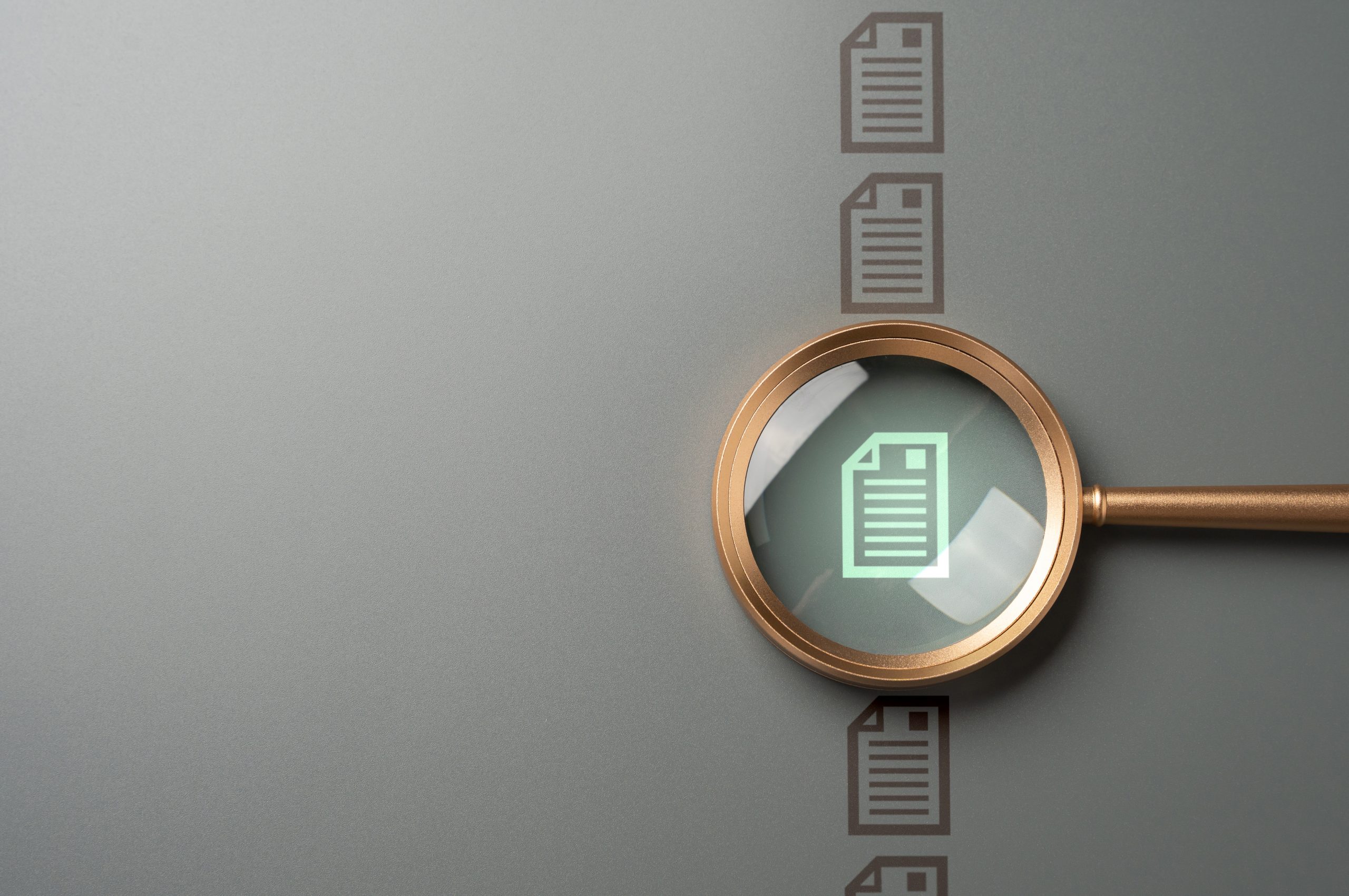 documenti con lente di ricerca