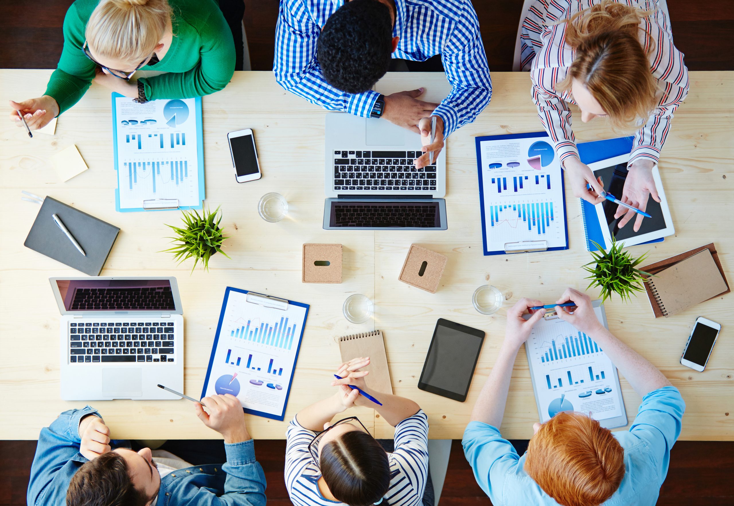 riunione di lavoro nel marketing digitate
